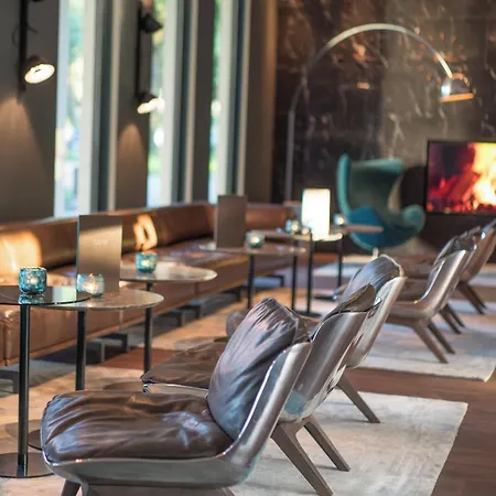 Motel One Hamburg-Airport-3